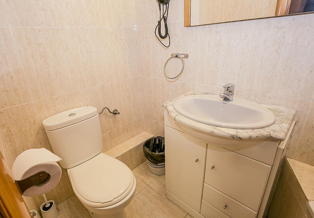Hostal Balmes Centro Barcelona Eksteriør billede
