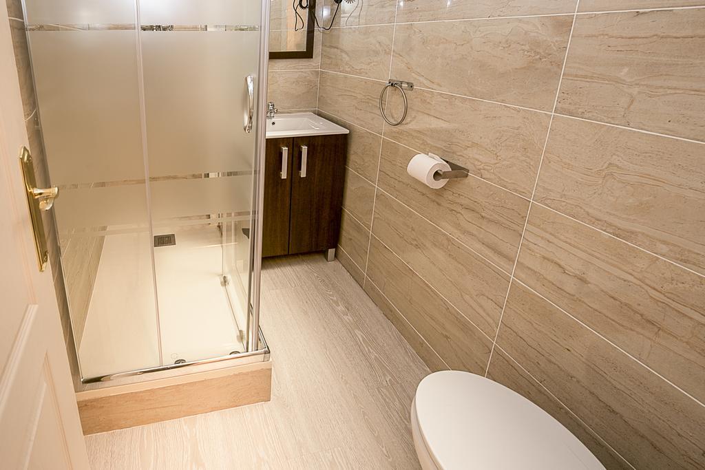 Hostal Balmes Centro Barcelona Eksteriør billede
